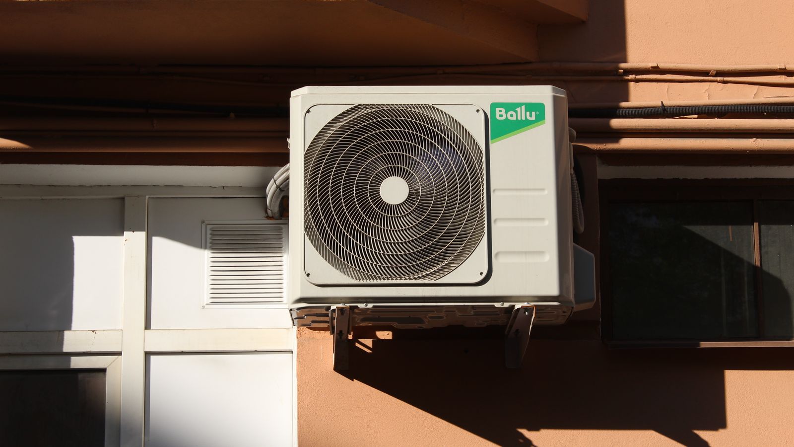 Your AC Froze Into a Block of Ice — Here's the $0 Fix Before You Call Anyone